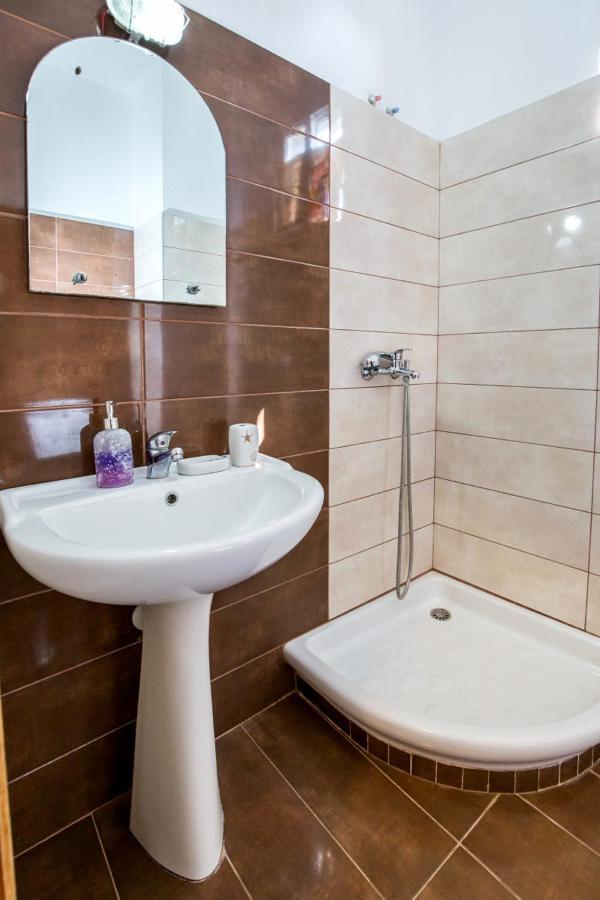 Androni Apartment Potos Exterior photo